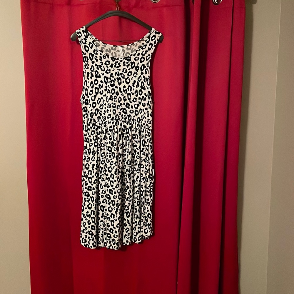 Longyuan sleeveless black and white leopard print dress size L
